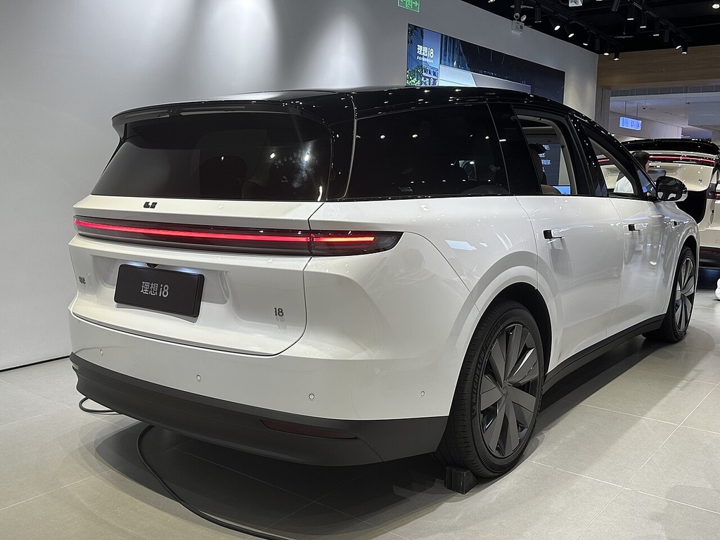 Li Auto i8