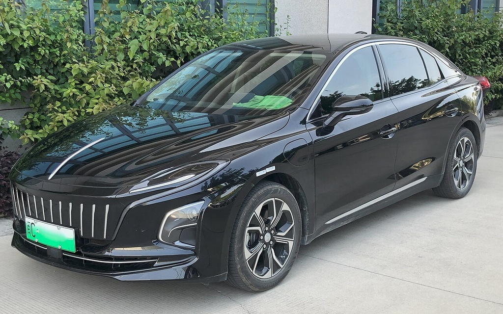 Hongqi E-QM5