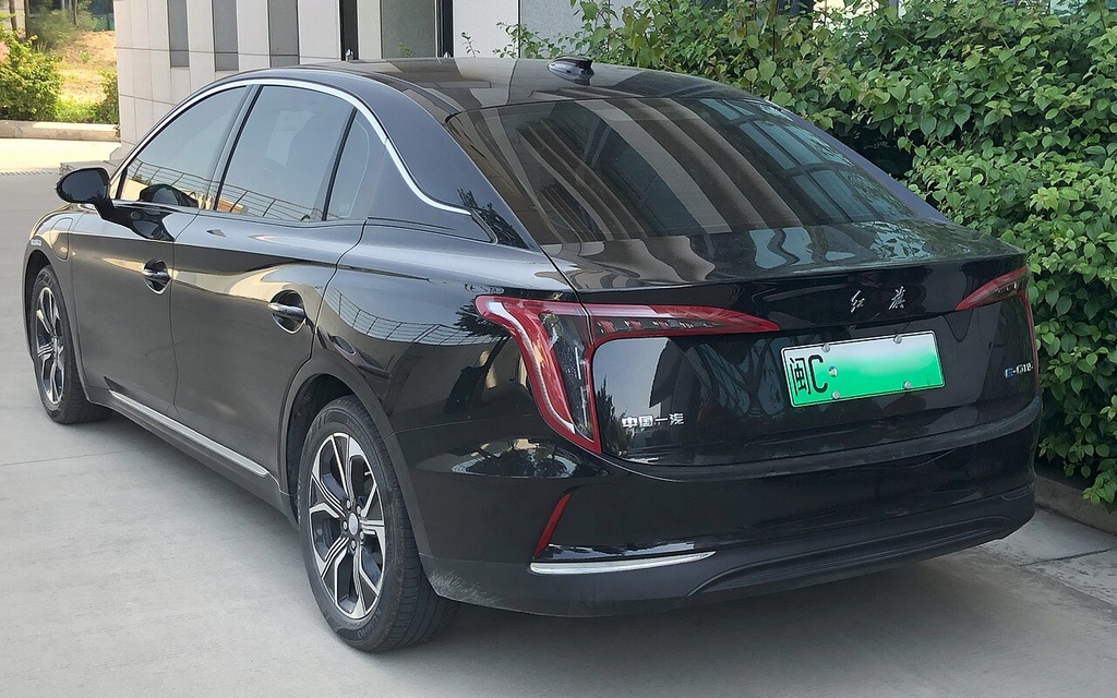 Hongqi E-QM5