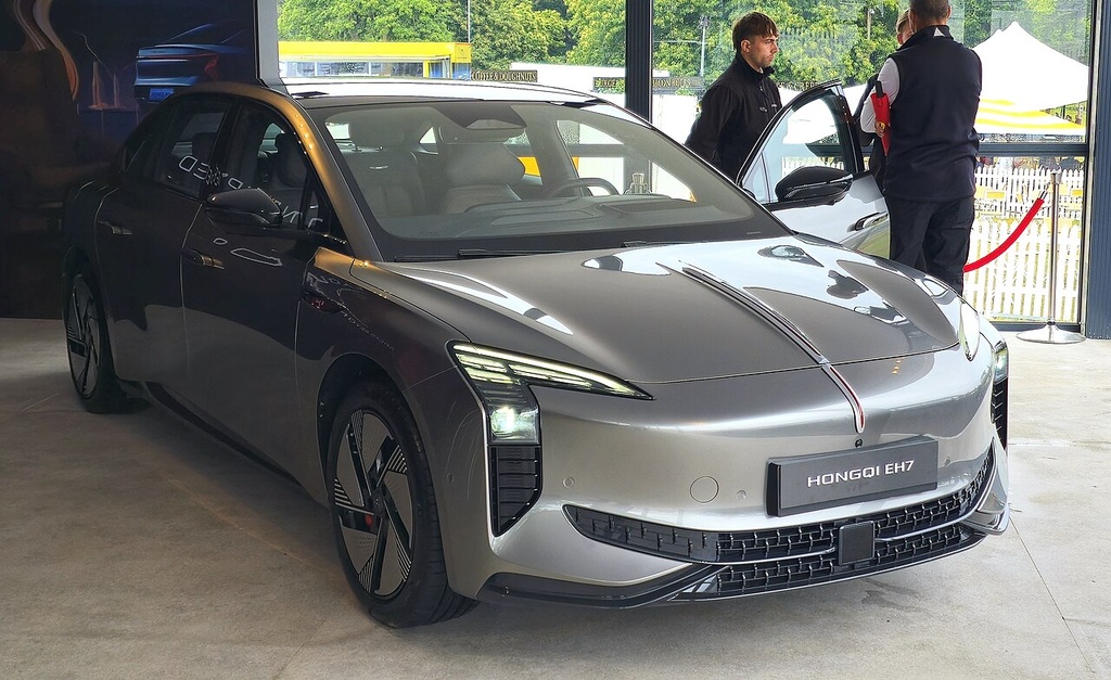 Hongqi EH7