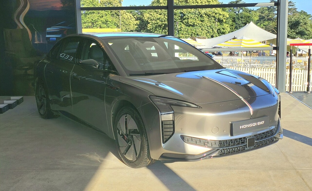 Hongqi EH7