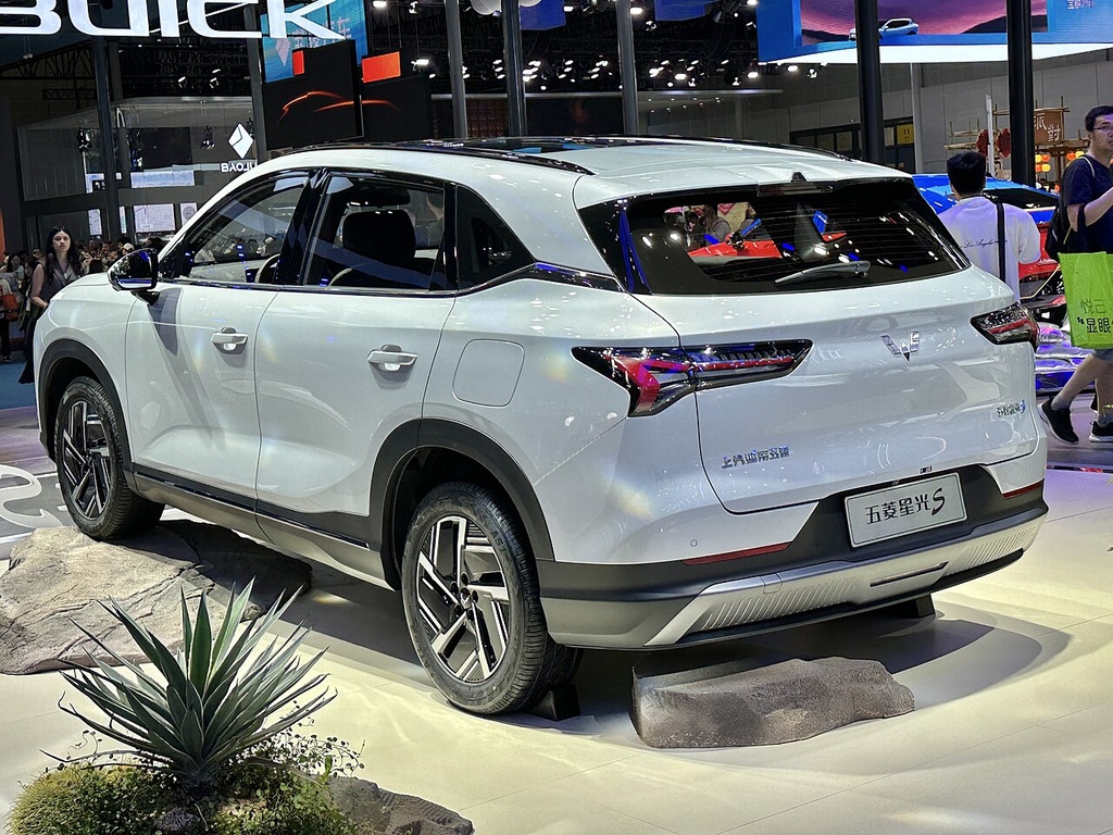 Wuling Starlight S