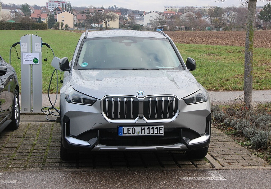 BMW iX1 L
