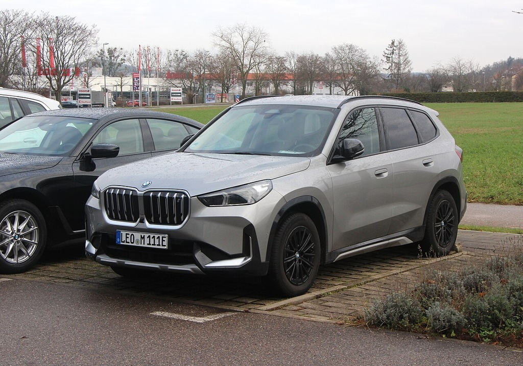 BMW iX1 L