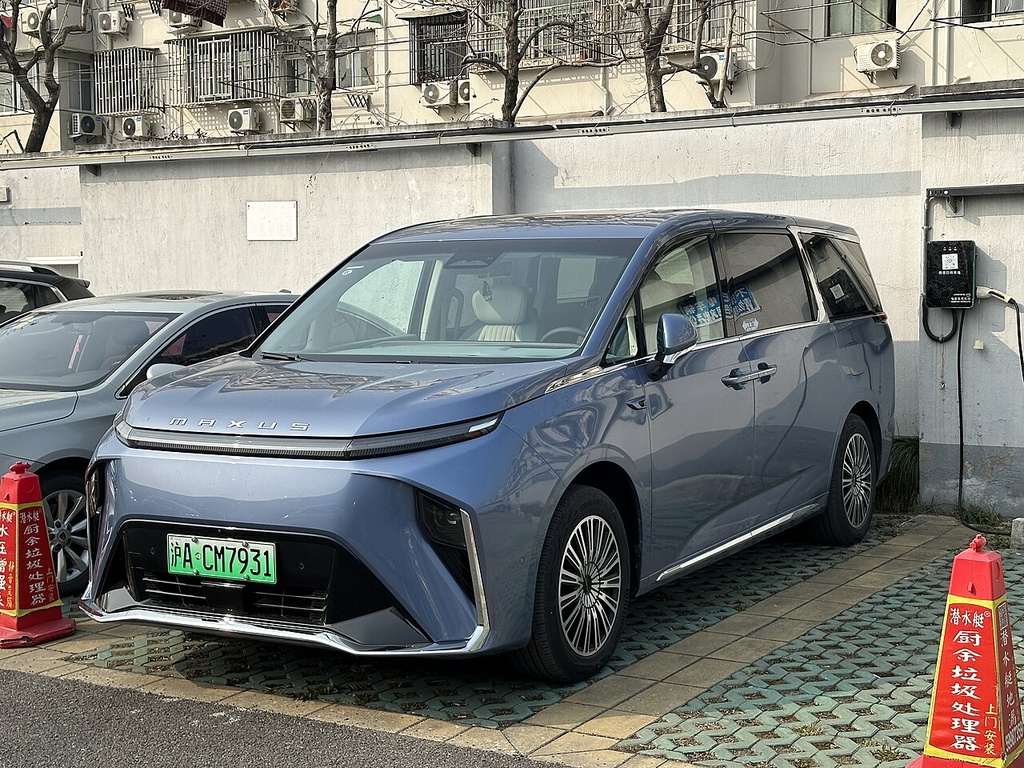 MAXUS Mifa 9