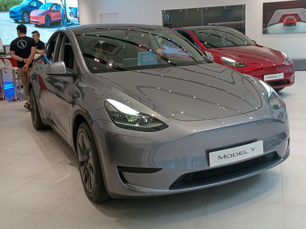 Tesla Model Y L