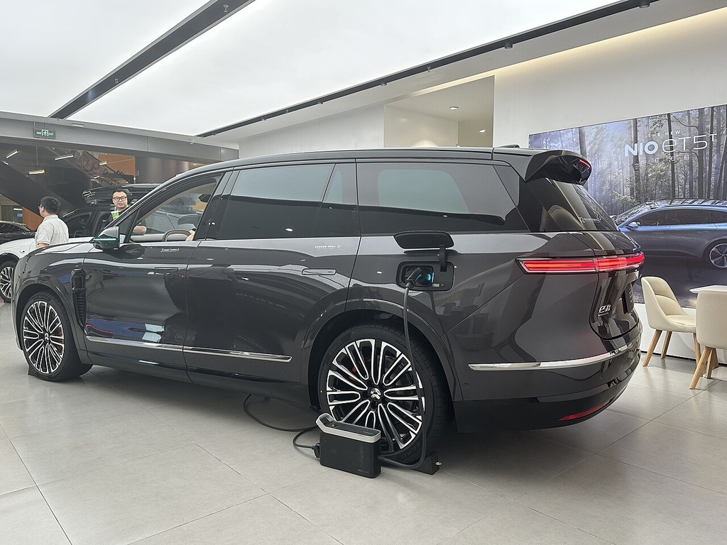NIO ES8