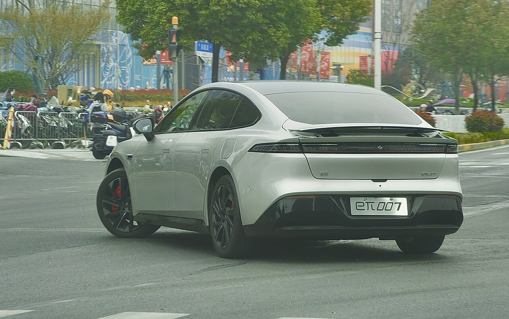 Dongfeng eπ 007