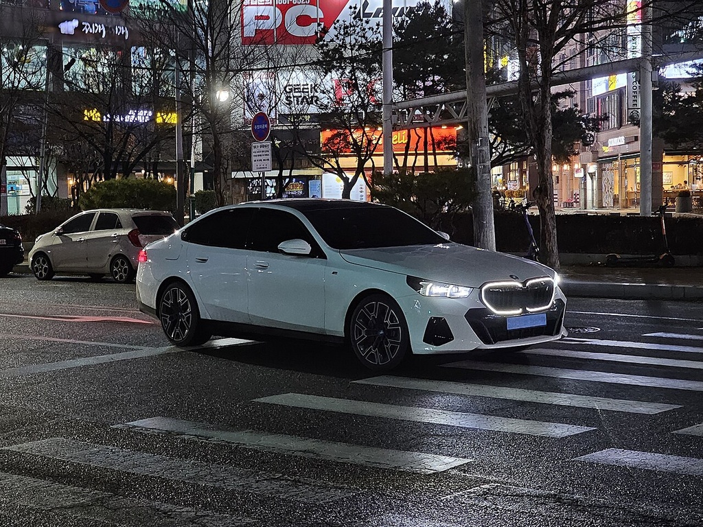 BMW i5 (LWB)