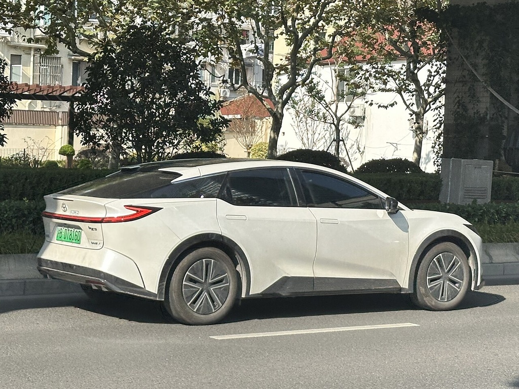 Toyota bZ5