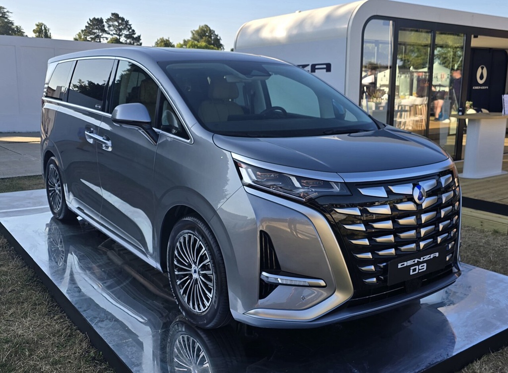 Denza D9 EV