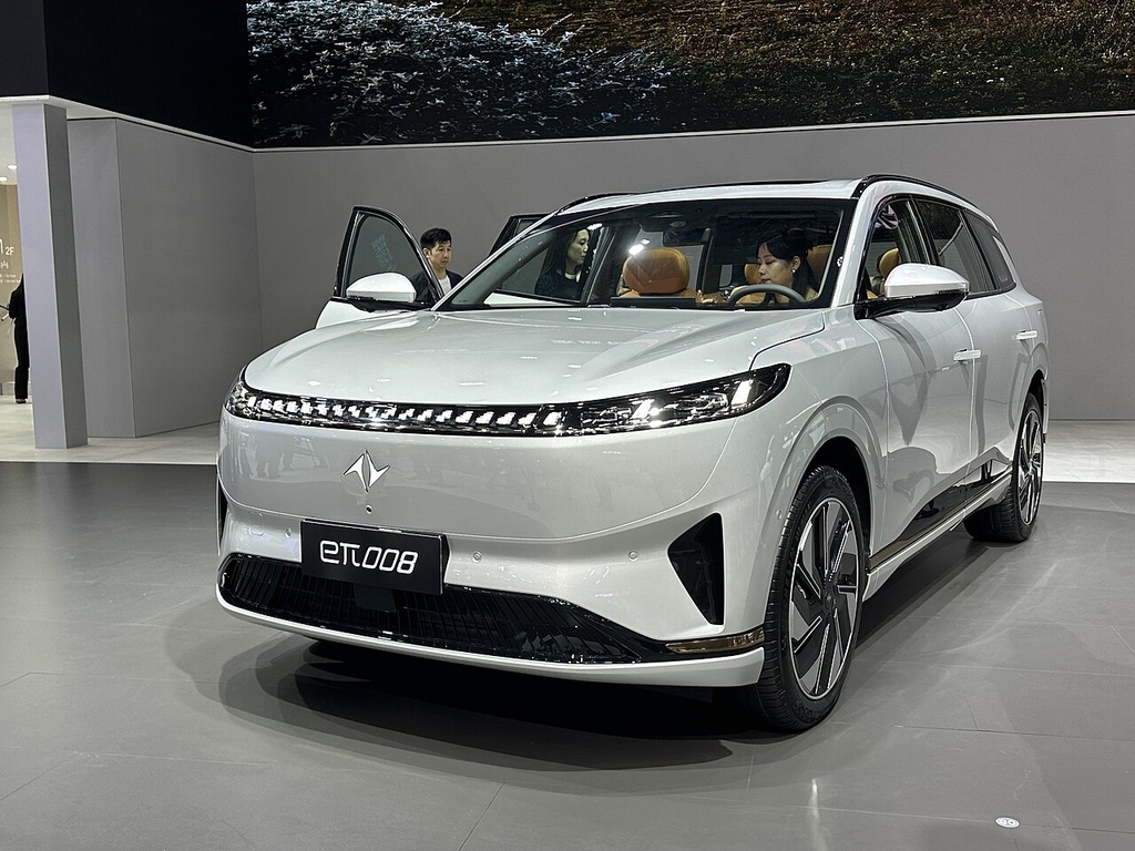 Dongfeng eπ 008