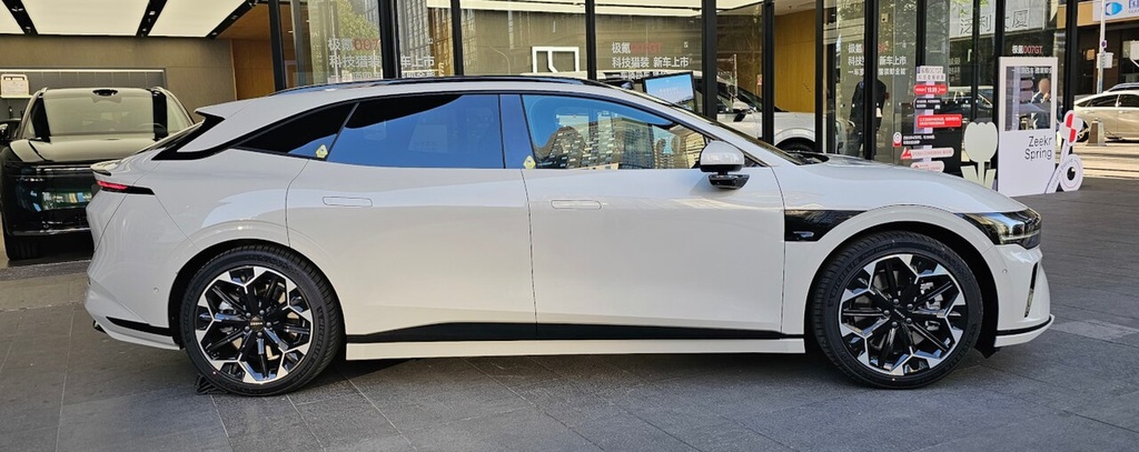 ZEEKR 007 GT